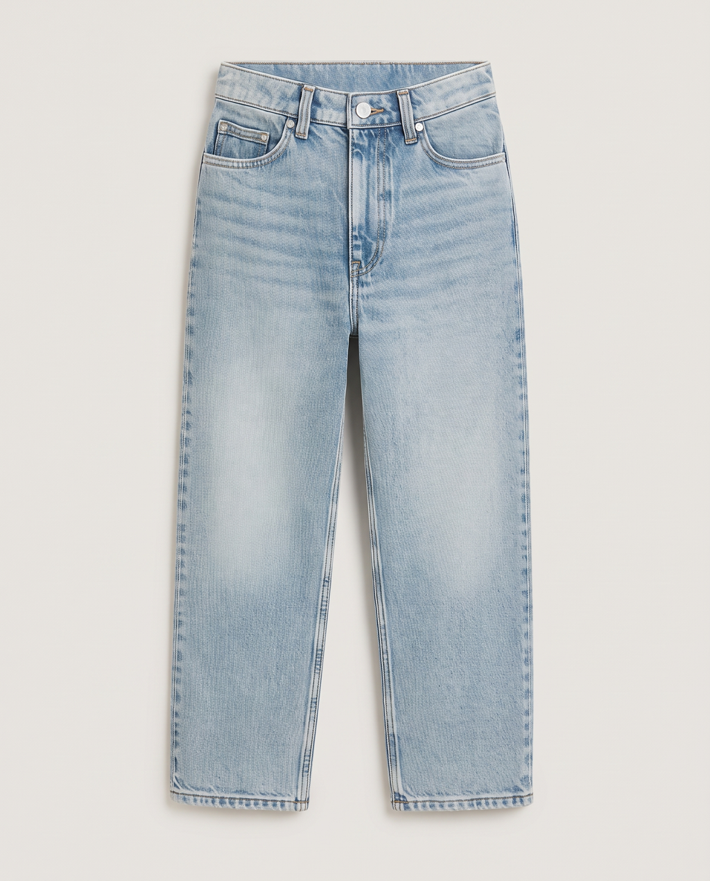 Relaxed Straight Jeans in Light Wash