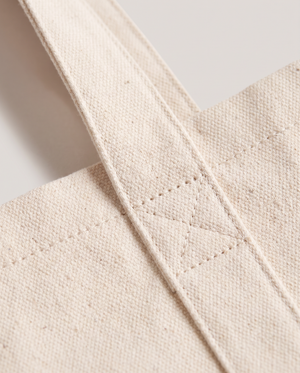 Canvas Tote in Natural, detail